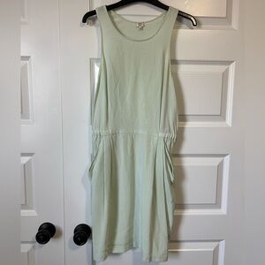 Wilfred Aritizia 100% Silk Mint Green Sleeveless Dress with Pockets